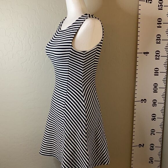 H&m Sleeveless Navy Blue And White Horizontal Stripe A-line Dress Stretchy - Picture 3 of 11